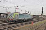 Nachschuss auf Re 475 402, als diese am 21.11.2016 als Lokzug aus dem Rangierbahnhof von Muttenz in den Badischen Bahnhof von Basel einfuhr, um dort abgestellt zu werden.