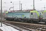 Re 475 401, welche am verschneiten Nachmittag des 19.01.2017 zusammen mit weiteren BLSC-Maschienen abgestellt in Basel Bad Bf abgestellt war und auf ihren nächsten EInsatz wartete.