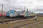 Ausfahrt am 21.02.2017 von Rpool/BLSC 186 106 zusammen mit Re 485 020-2 aus dem Abstellbereich von Basel Bad Bf gen Basel Bad Rbf, an der Rpool/BLSC 187 003-9  Hans-Werner  vobei, die ebenfalls aus