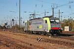 Durchfahrt am Nachmittag des 18.10.2017 von Re 486 501  Beura Cardezza  als Lokzug durch den Badischen Bahnhof von Badel in Richtung Rangierbahnhof Muttenz. (Fotostandpunkt von öffentlich zugänglichen Parkplatz)