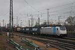 Durchfahrt am Morgen des 29.11.2017 von Rpool/CTN 186 457-8 mit ihrem  SAMSKIP -Containerzug aus Rotterdam durch den Badischen Bahnhof von Basel in Richtung Rangierbahnhof Muttenz.