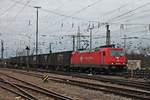 Durchfahrt am 30.01.2018 von BRLL/XRAIL 185 596-4  Suzy  mit einem  GTS -Containerzug nach Piacenza durch den Badischen Bahnhof von Basel in Richtung Rangierbahnhof Muttenz.