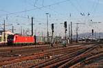 Ausfahrt am Nachmittag des 14.03.2018 von 185 063-5 mit einem leeren Tonerdezug (Domodossola - Limburg (Lahn)) von Gleis 4 aus dem Badischen Bahnhof von Basel in Richtung Deutschland.