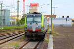 BLS Cargo Siemens Vectron 475 409-9 am 11.07.23 in Basel Bad vom Bahnsteig aus fotografiert