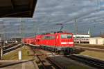 Ausfahrt von 111 061 am 07.01.2014 mit dem RE 26508 (Basel Bad Bf - Offenburg) als Ersatz für eine Fereiburger 146er aus dem Startbahnhof.