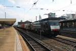 Mit einem schweren Containerzug fuhr am 04.10.2014 die ES 64 F4-096 (189 996-2) zusammen mit ES 64 F4-091 (189 991-3) durch Basel Bad Bf gen Weil am Rhein.