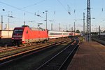 Am frühen Morgen des 24.06.2015 fuhr 101 065-1 in den ersten Sonnenstrahlen des Tages mit dem IC 61419 (Duisburg Hbf - Basel SBB)/CNL 40419 (Amsterdam Centraal - Zürich HB)/CNL 479