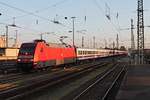 Am frühen Morgen des 09.07.2015 fuhr 101 094-1 mit dem IC 61419 (Duisburg Hbf - Basel SBB)/CNL 40419 (Amsterdam Centraal - Zürich HB)/CNL 479 (Hamburg-Altona - Zürich HB) in den