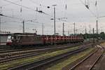 Durchfahrt am Morgen des 23.07.2015 von Re 4/4 190 (425 190-6)  Raron  mit einem sehr kurzem Müllzug über Gleis 1 durch Basel Bad Bf gen Rangierbahnhof Muttenz.