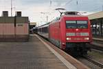 Ausfahrt von 101 090-9 am 23.07.2015 mit dem EC 9 (Hamburg Altona - Zürich HB) aus dem Badischen Bahnhof von Basel in Richtung Basel SBB.