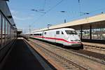 Nachschuss wie am Tag zuvor auf 401 505-3/402 045-9  Offenbach am Main  am 06.08.2015, als sie wieder als ICE 70 (Basel SBB - Hamburg Altona) in den Badischen Bahnhof von Basel an den Bahnsteig rollten.