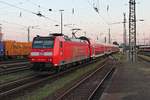 Nachschuss auf die Freiburger 146 109-4  Baden Württemberg erfahren/Lahr (Schwarzw) , als sie am Morgen des 07.08.2015 ihren RE (Basel Bad Bf - Offenburg) aus dem Startbahnhof in Richtung Weil am Rhein schob.