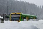 Bitte einsteigen - aber besser von der anderen Seite: 650 660 am 12.02.2019 im Bahnhof Bayerisch Eisenstein