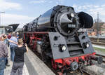 Dampflok 01 519 am Bayreuther Hauptbahnhof am Samstag, 01.April 2017

Die Geraer Eisenbahnwelten e.V. Gera, in Zusammenarbeit mit den Eisenbahnfreunden Zollernbahn e.V. Rottweil, hat zum Frühlingsausflug eingeladen. Impressionen vom Halt der Dampflok 
01 519 am Bayreuther Hauptbahnhof.
( Gera - Zeulenroda - Hof - Bayreuth und Neuenmarkt-Wirsberg und zurück) 

Ein Video dazu auf YouTube unter:   https://www.youtube.com/watch?v=-DpBrRwdRz0&feature=youtu.be

Bild: Sven Lutz