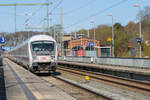 IC mit Steuerwagen voraus durchfährt den Bahnhof Bergen auf Rügen zur Abstellung nach Stralsund.