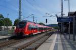 Während seiner Fahrt nach Rostock Hbf hält der RE auch in Bergen auf Rügen, hier am 09.06.2015.