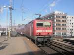 Hier 143 576-7 mit einem RE7 von Wnsdorf-Waldstadt nach Bad Belzig, bei der Ausfahrt am 1.4.2010 aus Berlin Alexanderplatz.