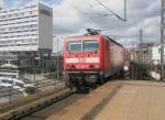 Hier 143 307-7 mit einem RE7 von Bad Belzig nach Wnsdorf-Waldstadt, bei der Einfahrt am 1.4.2010 in Berlin Alexanderplatz.