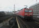 Hier 143 210-3 mit einem RE7 von Wnsdorf-Waldstadt nach Rolau(Elbe), bei der Ausfahrt am 1.4.2010 aus Berlin Alexanderplatz.