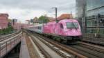 am 27.5.15 konnte ich die pinke 5 370 010 am IC Warschau - Berlin bei der Durchfahrt in Berlin-Alexanderplatz fotografieren 