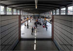 Abgang zum Bahnsteig -    Blick zum Bahnsteig von Gleis 7 und 8 des Bahnhofes Berlin-Gesundbrunnen.