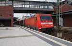 Hier 101 064-4 mit einem CNL-Leerpark, bei der Durchfahrt am 27.6.2013 durch Berlin Gesundbrunnen, in Richtung Berlin Rummelsburg.