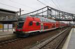 RE5 (RE4359) von Rostock Hauptbahnhof nach Wünsdorf-Waldstadt fährt am 11.2.2017 in Berlin Gesundbrunnen ein.