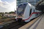 IC2431  Borkum  von Emden Außenhafen nach Cottbus verlässt am 28.5.2017 den Berliner Hauptbahnhof.