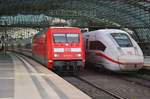 101 126-1 trifft am 21.05.2020 mit dem ICE1196 von Frankfurt(Main) Flughafen Fernbahnhof nach Berlin Ostbahnhof im Berliner Hauptbahnhof auf 412 047 (5812 047-9) als ICE877 von Berlin Ostbahnhof nach Karlsruhe Hauptbahnhof.