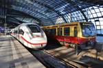 412 207 (6812 207-7) trifft am 13.02.2021 als ICE942 von Berlin Ostbahnhof nach Düsseldorf Hauptbahnhof im Berliner Hauptbahnhof auf 481 382-0 als S9 von Berlin Spandau nach Flughafen BER -