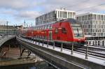 RE1 (RE3185) von Brandenburg Hauptbahnhof nach Frankfurt(Oder) verlässt am 13.02.2021 den Berliner Hauptbahnhof. 