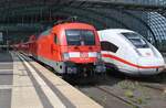 182 009 trifft am 07.08.2021 mit dem RE1 (RE3179) von Brandenburg Hauptbahnhof nach Frankfurt(Oder) im Berliner Hauptbahnhof auf 412 203 (7812 203-4) als ICE558 von Berlin Ostbahnhof nach Bonn