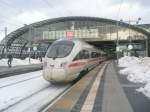 Hier 605 001-7 und 605 005-8 als ein ICE76 und ICE75 von Aarhus und Koebenhavn H nach Berlin Ostbahnhof, bei der Einfahrt am 3.2.2010 in Berlin Hbf.