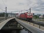 Hier 143 065-1 mit einem RE7 von Dessau Hbf. nach Berlin Friedrichstrae, bei der Ausfahrt am 18.6.2011 aus Berlin Hbf.