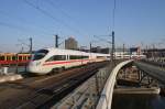 Hier 411 851-5  Elsterwerda  als ICE1548 von Berlin Ostbahnhof nach Kln/Bonn Flughafen, bei der Einfahrt am 30.1.2012 in Berlin Hbf.