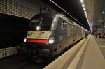 Hier 182 572-8 mit EC249 von Hamburg-Altona nach Krakow Glowny, dieser Zug stand am 25.2.2012 in Berlin Hbf.(tief).