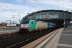 Hier 186 135-0 mit D440 von Kiev Pass nach Berlin Zoologischer Garten, bei der Ausfahrt am 25.2.2012 aus Berlin Hbf.