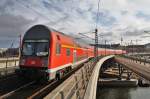 Hier ein RE1 von Berlin Charlottenburg nach Frankfurt(Oder), bei der Ausfahrt am 25.2.2012 aus Berlin Hbf.