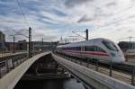 Hier 411 081-2  Horb am Neckar  als ICE1533 von Kln Hbf. nach Berlin Ostbahnhof mit 411 077-0  Rathenow  als ICE1543 von Kln Hbf. nach Berlin Ostbahnhof, bei der Ausfahrt am 25.2.2012 aus Berlin Hbf. 