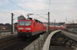 Hier 143 821-7 mit einem RE7 von Berlin Zoologischer Garten nach Zossen, bei der Ausfahrt am 6.4.2012 aus Berlin Hbf.