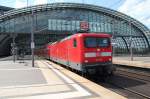 Ausfahrt eines Regionalzug nach Frankfurt/Oder im Berliner Hauptbahnhof.