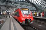 Hier 442 142-6 und 442 635-9 als RE7 (RE18717) von Wünsdorf-Waldstadt nach Dessau Hbf., diese 442-Doppeleinheit stand am 16.2.2013 in Berlin Hbf.