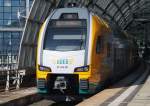 Hier 445 101-9 als RE2 (RE37360) von Wittenberge nach Cottbus, bei der Ausfahrt am 1.5.2013 aus Berlin Hbf.