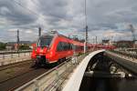 Hier 442 644-1 und 442 830-6  Dessau-Roßlau  als RB14 (RB18925) von Nauen nach Berlin Ostbahnhof, bei der Ausfahrt am 27.6.2013 aus Berlin Hbf.