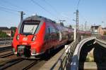 Hier 442 824-9 als RB14 (RB18931) von Nauen nach Berlin Schönefeld Flughafen, bei der Ausfahrt am 6.7.2013 aus Berlin Hbf. 