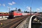 Hier 218 458-8 und 218 413-3 mit IC18649  Stammstrecken-Shuttle  von Berlin Ostbahnhof nach Hannover Hbf., bei der Einfahrt am 29.9.2013 in Berlin Hbf.