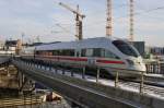 Hier 605 016-5 als ICE38 von Oesterport st nach Berlin Ostbahnhof, bei der Ausfahrt am 1.2.2014 aus Berlin Hbf.