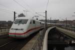 Hier 402 009-5 als ICE849 von Köln/Bonn Flughafen nach Berlin Ostbahnhof, bei der Ausfahrt am 28.3.2014 aus Berlin Hbf.