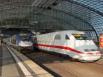 Begegnung am Morgen um 09:30 Uhr,am 05.Oktober 2014,im Berliner Hbf vom polnischen Husarz 3 370 007 und dem deutschen ICE 401 065.