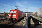 Hier 101 036-2 mit IC2431  Borkum  von Emden Außenhafen nach Cottbus, bei der Ausfahrt am 30.6.2015 aus Berlin Hbf.